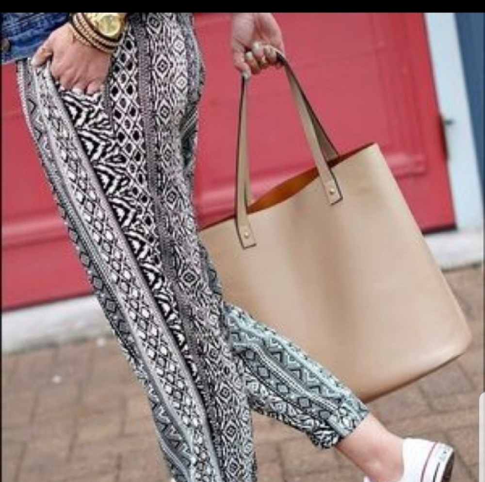 American Eagle Outfitters Tribal Design Joggers M
